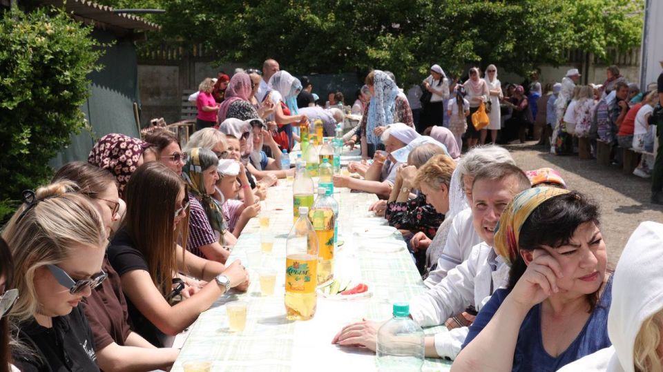 В селе Чернополье Белогорского района, в стенах церкви Святых Константина и Елены, состоялся традиционный греческий праздник «Панаир» В селе Чернополье Белогорского района, в стенах церкви Святых Константина и Елены, состоялся традиционный греческий праздник «Панаир»