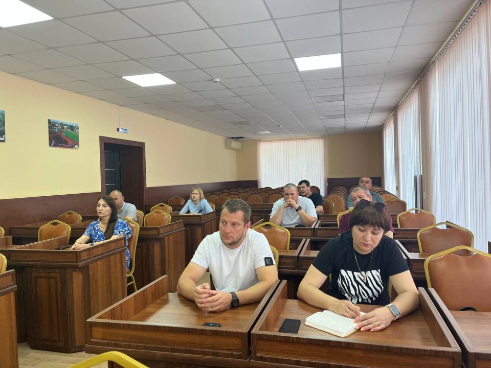 Игорь Ивин: Собственники и арендаторы обязаны следить за прилегающей территорией торговых объектов, вовремя убирать накопившийся мусор Игорь Ивин: Собственники и арендаторы обязаны следить за прилегающей территорией торговых объектов, вовремя убирать накопившийся мусор