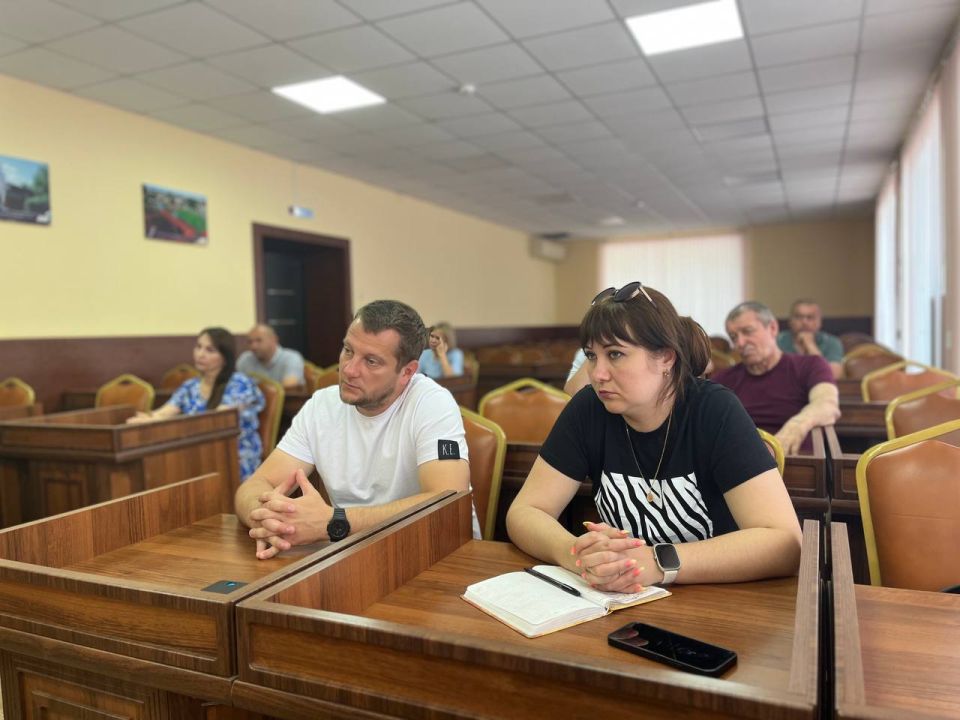 Игорь Ивин: Собственники и арендаторы обязаны следить за прилегающей территорией торговых объектов, вовремя убирать накопившийся мусор Игорь Ивин: Собственники и арендаторы обязаны следить за прилегающей территорией торговых объектов, вовремя убирать накопившийся мусор