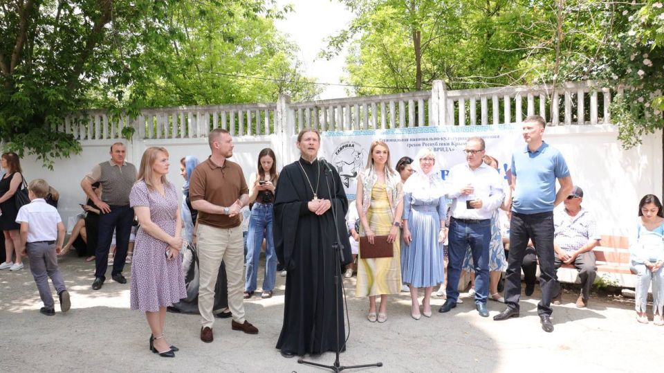 В селе Чернополье Белогорского района, в стенах церкви Святых Константина и Елены, состоялся традиционный греческий праздник «Панаир» В селе Чернополье Белогорского района, в стенах церкви Святых Константина и Елены, состоялся традиционный греческий праздник «Панаир»