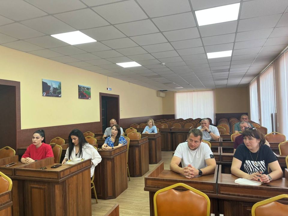 Игорь Ивин: Собственники и арендаторы обязаны следить за прилегающей территорией торговых объектов, вовремя убирать накопившийся мусор Игорь Ивин: Собственники и арендаторы обязаны следить за прилегающей территорией торговых объектов, вовремя убирать накопившийся мусор