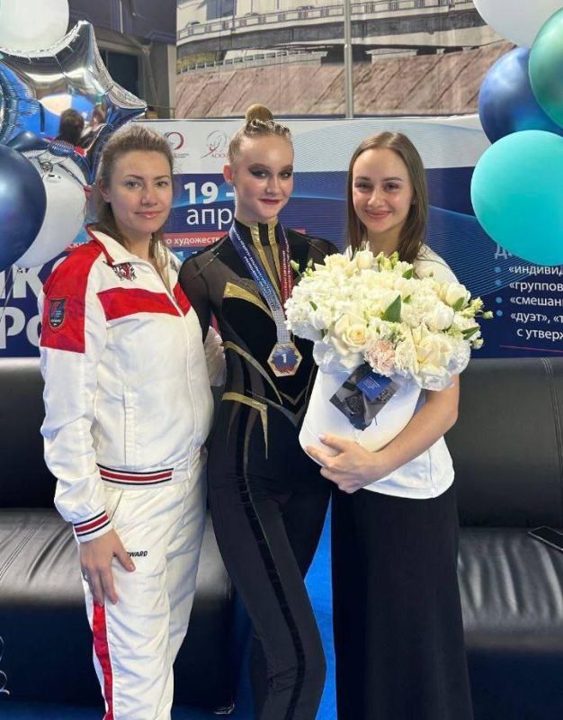 Янина Павленко: Гимнастка Ольга Тёкина стала первой ялтинкой, удостоенной медали «Спортивная доблесть» II степени Янина Павленко: Гимнастка Ольга Тёкина стала первой ялтинкой, удостоенной медали «Спортивная доблесть» II степени