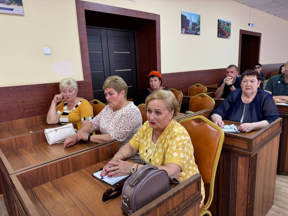 Игорь Ивин: Провел рабочую встречу с председателями МКД и руководством ресурсоснабжающих предприятий Игорь Ивин: Провел рабочую встречу с председателями МКД и руководством ресурсоснабжающих предприятий