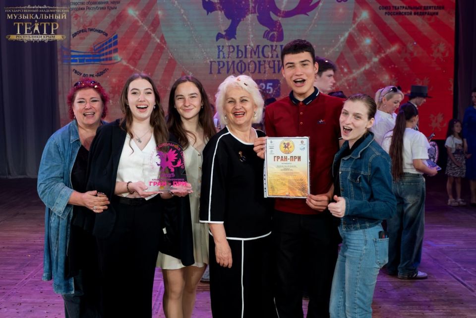 Янина Павленко: Яркие и талантливые Ялтинцы – обладатели Гран-При II Фестиваля школьных театров «Крымские Грифончики» Янина Павленко: Яркие и талантливые Ялтинцы – обладатели Гран-При II Фестиваля школьных театров «Крымские Грифончики»
