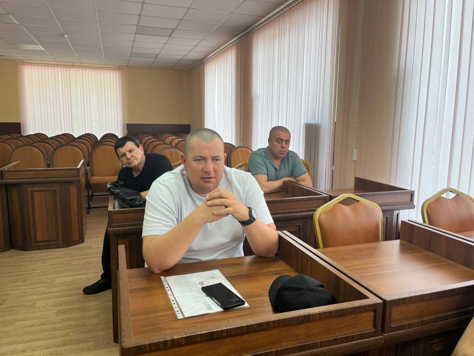 Игорь Ивин: Собственники и арендаторы обязаны следить за прилегающей территорией торговых объектов, вовремя убирать накопившийся мусор Игорь Ивин: Собственники и арендаторы обязаны следить за прилегающей территорией торговых объектов, вовремя убирать накопившийся мусор