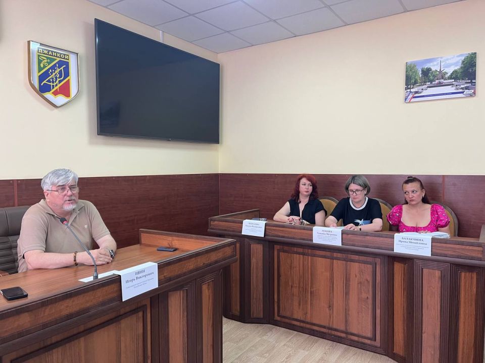 Игорь Ивин: Собственники и арендаторы обязаны следить за прилегающей территорией торговых объектов, вовремя убирать накопившийся мусор Игорь Ивин: Собственники и арендаторы обязаны следить за прилегающей территорией торговых объектов, вовремя убирать накопившийся мусор