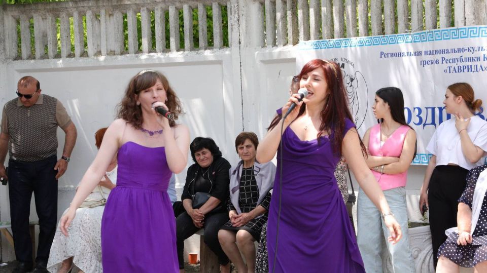 В селе Чернополье Белогорского района, в стенах церкви Святых Константина и Елены, состоялся традиционный греческий праздник «Панаир» В селе Чернополье Белогорского района, в стенах церкви Святых Константина и Елены, состоялся традиционный греческий праздник «Панаир»