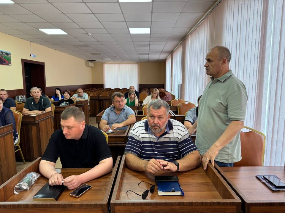 Игорь Ивин: Провел рабочую встречу с председателями МКД и руководством ресурсоснабжающих предприятий Игорь Ивин: Провел рабочую встречу с председателями МКД и руководством ресурсоснабжающих предприятий