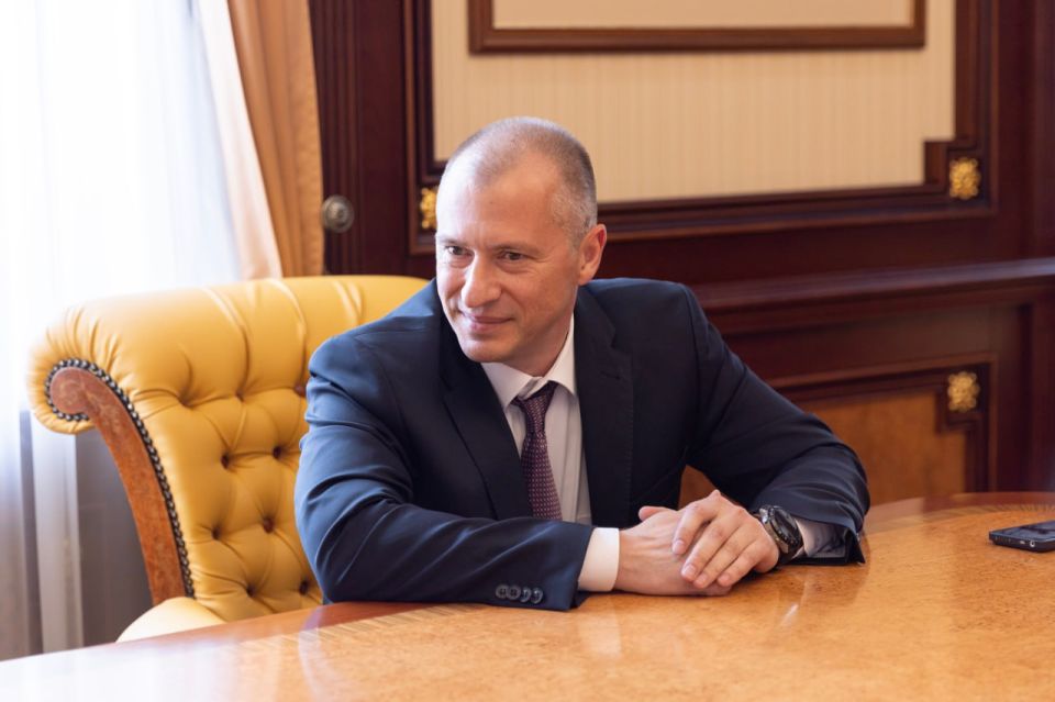 Сергей Аксёнов: С новым управляющим Отделения по Республике Крым Южного главного управления Центрального банка Российской Федерации Андреем Валентиновичем Перетокиным обсудили денежно-кредитную политику в регионе, вопросы... Сергей Аксёнов: С новым управляющим Отделения по Республике Крым Южного главного управления Центрального банка Российской Федерации Андреем Валентиновичем Перетокиным обсудили денежно-кредитную политику в регионе, вопросы...