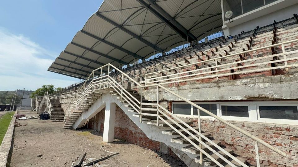 В Керчи продолжается капитальный ремонт стадиона имени 50-летия Октября В Керчи продолжается капитальный ремонт стадиона имени 50-летия Октября