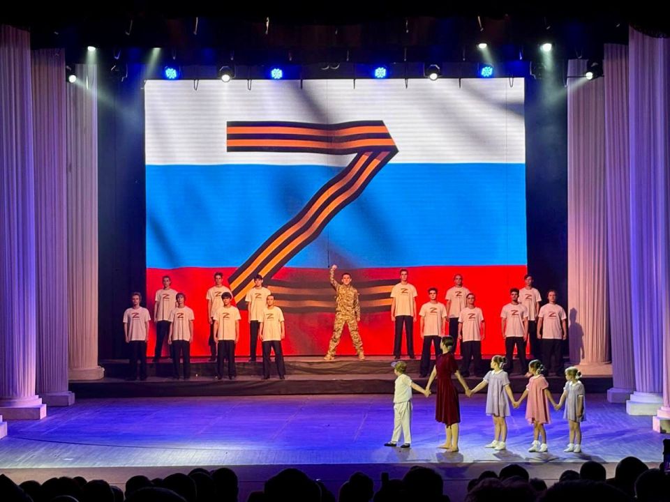 Константин Шимановский: В Симферополе стартовал XVIII Международный фестиваль «Великое русское слово»! Партактив Ялтинского местного отделения «Единой России» побывал на открытии мероприятия Константин Шимановский: В Симферополе стартовал XVIII Международный фестиваль «Великое русское слово»! Партактив Ялтинского местного отделения «Единой России» побывал на открытии мероприятия