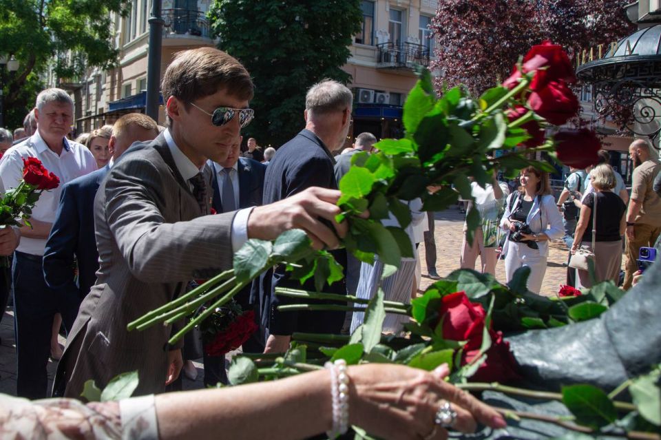 «Великое русское слово». В Крыму стартовал XVIII Международный фестиваль «Великое русское слово». Председатель Госсовета РК Владимир Константинов напомнил о значении фестиваля, который ещё в украинский период стал одним из... «Великое русское слово». В Крыму стартовал XVIII Международный фестиваль «Великое русское слово». Председатель Госсовета РК Владимир Константинов напомнил о значении фестиваля, который ещё в украинский период стал одним из...