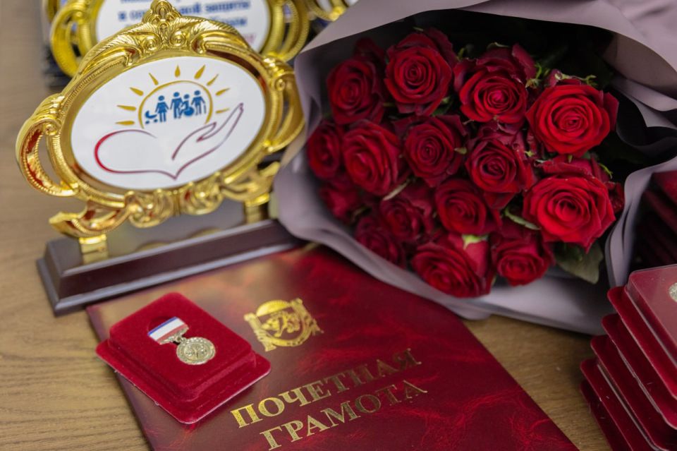 Сергей Аксёнов: В преддверии профессионального праздника вручил заслуженные награды работникам социальной сферы Сергей Аксёнов: В преддверии профессионального праздника вручил заслуженные награды работникам социальной сферы