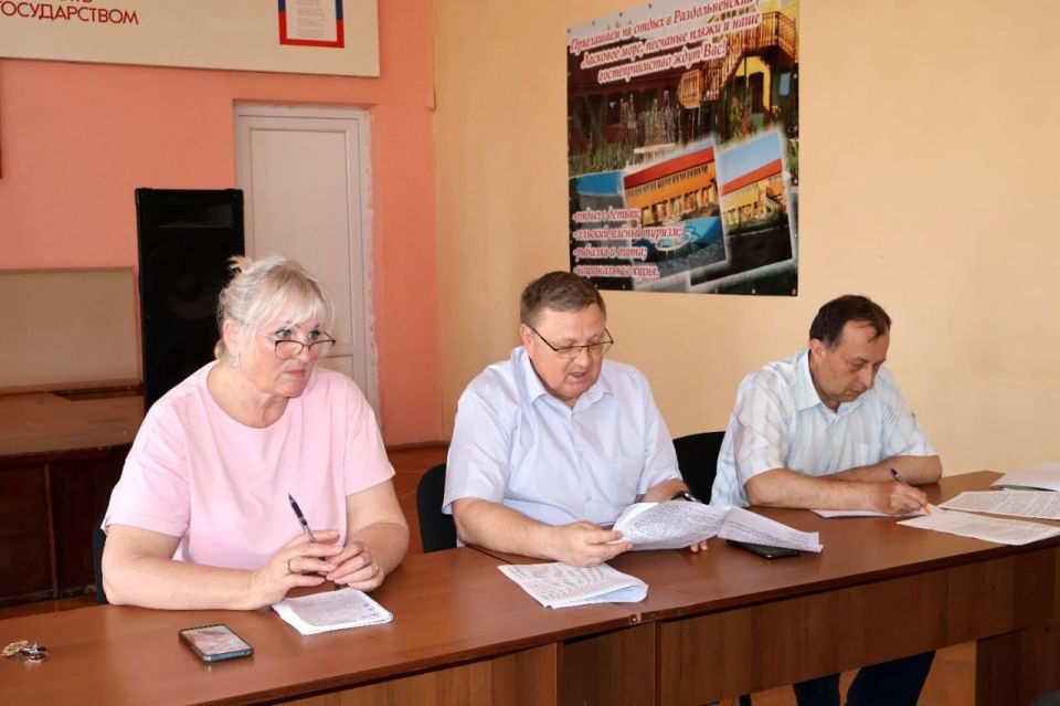 4 июня 2025 года состоялось заседание Антитеррористической комиссии Раздольненского района под руководством заместителя главы Администрации Раздольненского района – главного архитектора района Виктора Мироничева