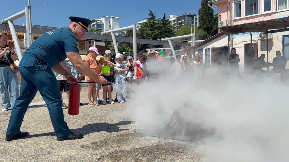 Безопасное лето вместе с МЧС России Безопасное лето вместе с МЧС России