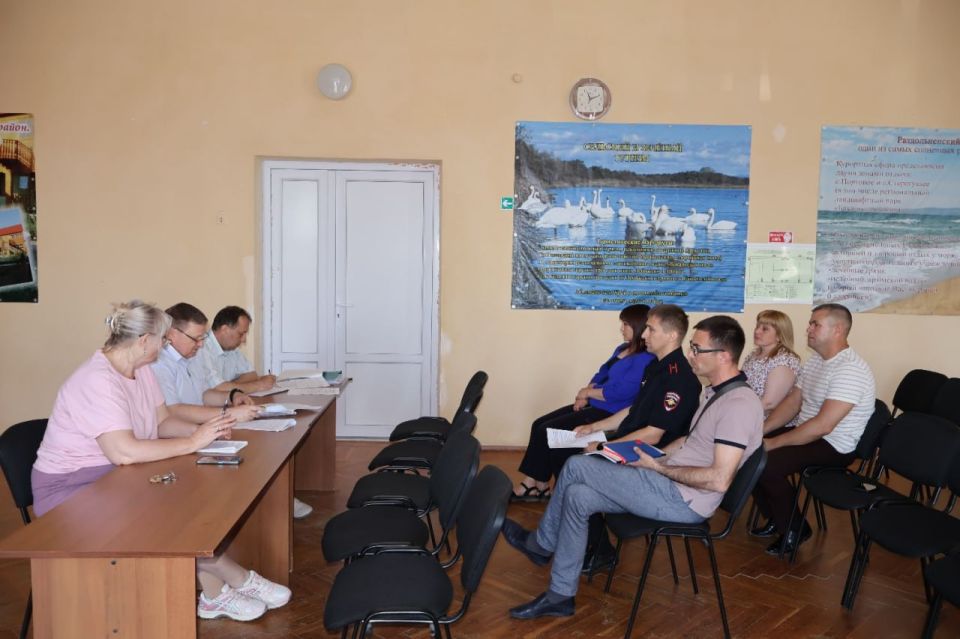 4 июня 2025 года состоялось заседание Антитеррористической комиссии Раздольненского района под руководством заместителя главы Администрации Раздольненского района – главного архитектора района Виктора Мироничева 4 июня 2025 года состоялось заседание Антитеррористической комиссии Раздольненского района под руководством заместителя главы Администрации Раздольненского района – главного архитектора района Виктора Мироничева