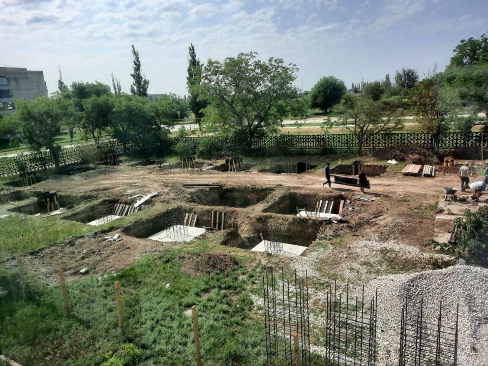 Антон Кравец: Дорогие друзья!. С радостью сообщаю, что в нашей начальной школе-лицее началось строительство нового современного спортзала! Этот проект стал возможен благодаря средствам, выделенным из бюджета Республики...