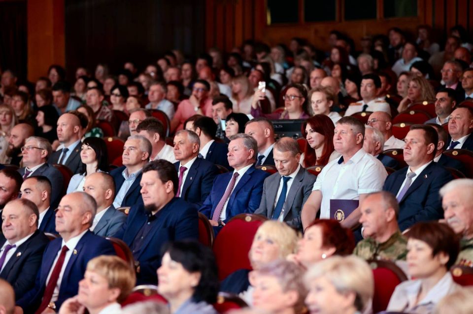 «Великое русское слово». В Крыму стартовал XVIII Международный фестиваль «Великое русское слово». Председатель Госсовета РК Владимир Константинов напомнил о значении фестиваля, который ещё в украинский период стал одним из... «Великое русское слово». В Крыму стартовал XVIII Международный фестиваль «Великое русское слово». Председатель Госсовета РК Владимир Константинов напомнил о значении фестиваля, который ещё в украинский период стал одним из...