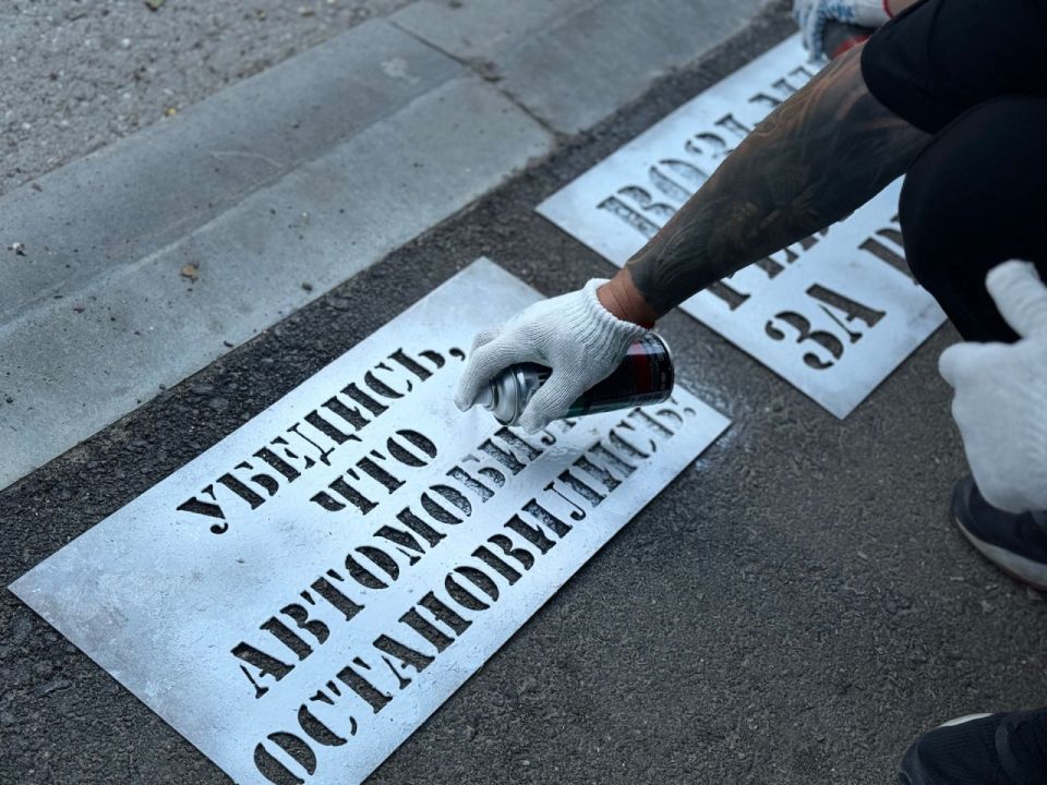 В Симферополе сотрудники Госавтоинспекции и общественники провели акцию по профилактике ДТП с участием пешеходов В Симферополе сотрудники Госавтоинспекции и общественники провели акцию по профилактике ДТП с участием пешеходов