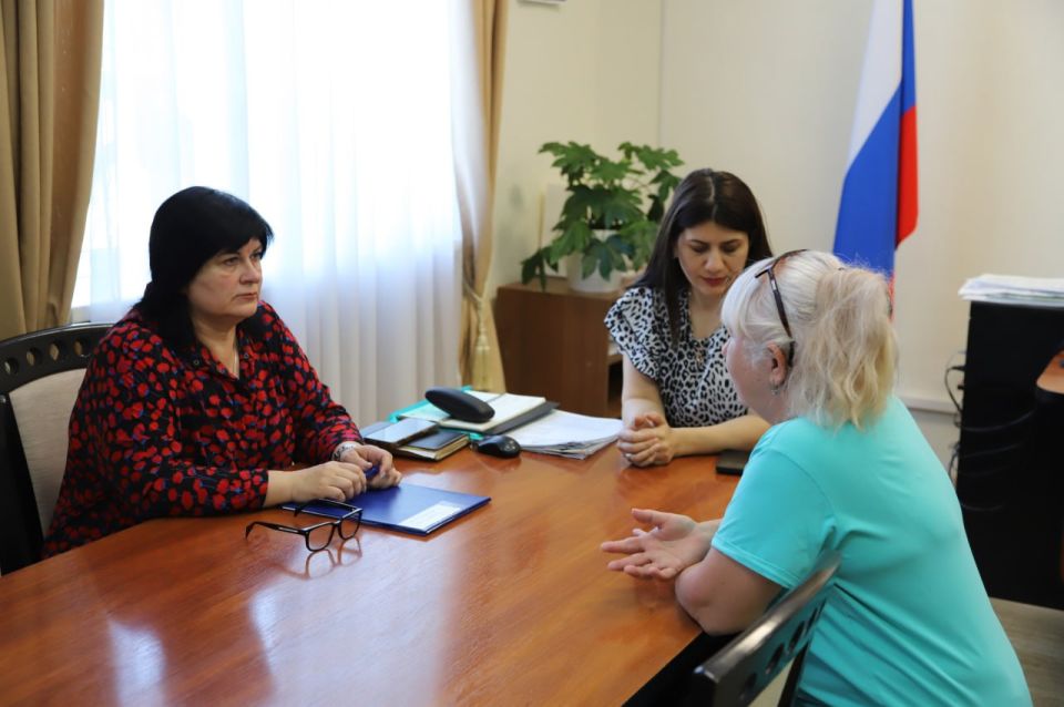 Анжелика Ястребова: Провела прием граждан. Гражданка обратилась по вопросу получения документов из архива для оформления пенсии Анжелика Ястребова: Провела прием граждан. Гражданка обратилась по вопросу получения документов из архива для оформления пенсии