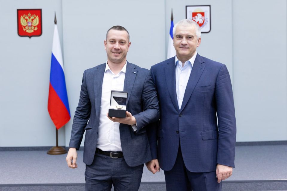 Глава Крыма вручил награды работникам социальной сферы Глава Крыма вручил награды работникам социальной сферы