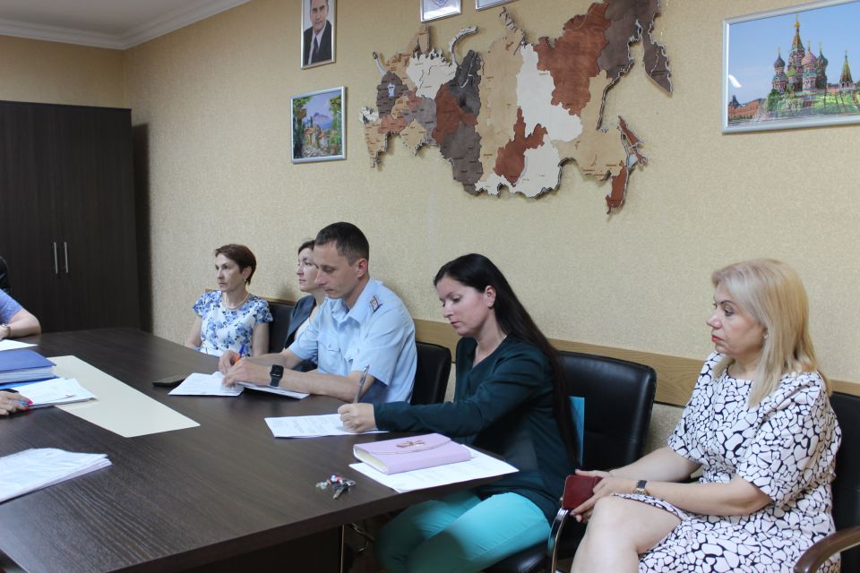 Состоялось 11 заседание комиссии по делам несовершеннолетних и защите их прав в муниципальном образовании Сакский район под руководством заместителя главы администрации Сакского района Светланы Дорошенко Состоялось 11 заседание комиссии по делам несовершеннолетних и защите их прав в муниципальном образовании Сакский район под руководством заместителя главы администрации Сакского района Светланы Дорошенко