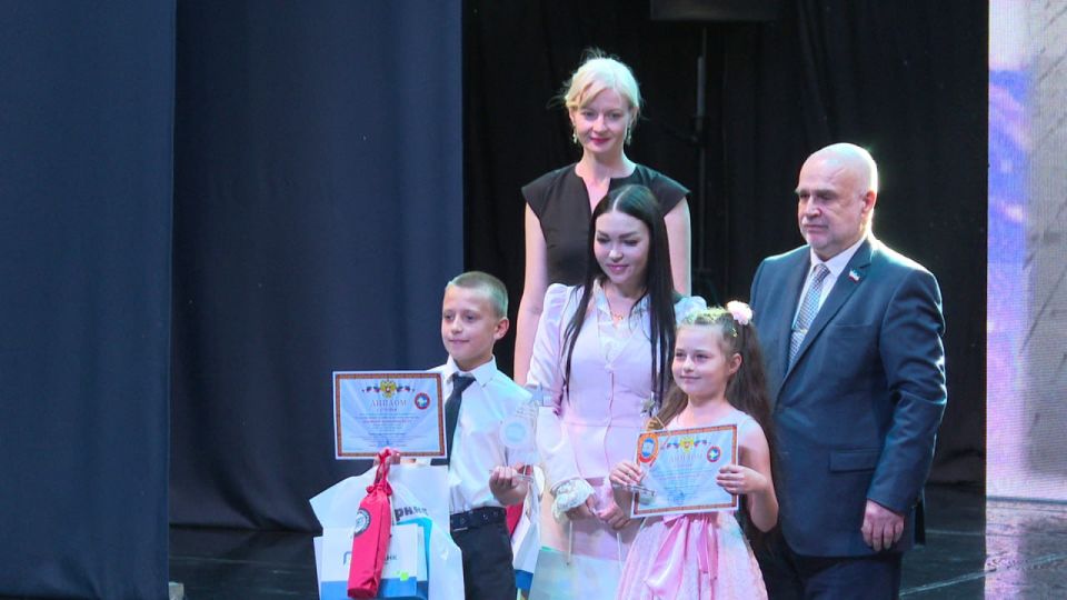 В Симферополе наградили лауреатов республиканского фестиваля "Крымский вундеркинд-2025" В Симферополе наградили лауреатов республиканского фестиваля "Крымский вундеркинд-2025"