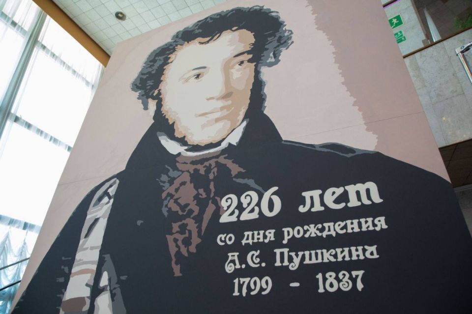 «Великое русское слово». В Крыму стартовал XVIII Международный фестиваль «Великое русское слово». Председатель Госсовета РК Владимир Константинов напомнил о значении фестиваля, который ещё в украинский период стал одним из... «Великое русское слово». В Крыму стартовал XVIII Международный фестиваль «Великое русское слово». Председатель Госсовета РК Владимир Константинов напомнил о значении фестиваля, который ещё в украинский период стал одним из...