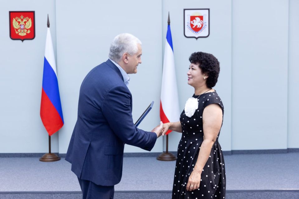 Сергей Аксёнов: В преддверии профессионального праздника вручил заслуженные награды работникам социальной сферы Сергей Аксёнов: В преддверии профессионального праздника вручил заслуженные награды работникам социальной сферы