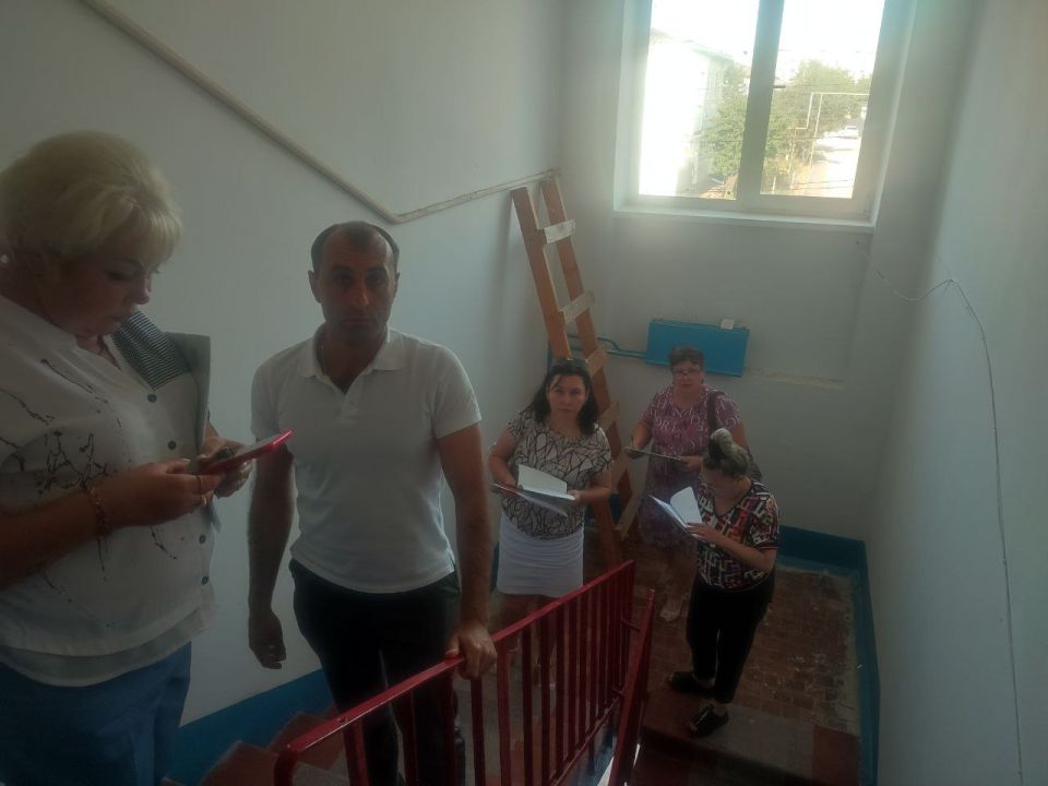 Денис Олейник: Сегодня совместно с заместителем Министра жилищно-коммунального хозяйства Республики Крым Дмитрием Кашириным, в составе рабочей группы по работе с задолженностью за жилищно-коммунальные услуги провели встречи... Денис Олейник: Сегодня совместно с заместителем Министра жилищно-коммунального хозяйства Республики Крым Дмитрием Кашириным, в составе рабочей группы по работе с задолженностью за жилищно-коммунальные услуги провели встречи...