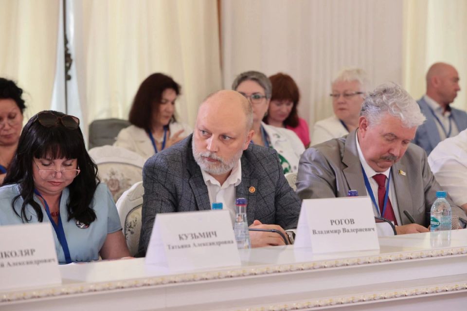 Владимир Константинов: Пленарное заседание Ливадийского клуба в рамках XVIII Международного фестиваля «Великое русское слово» проходит в непростой геополитической обстановке, в условиях СВО Владимир Константинов: Пленарное заседание Ливадийского клуба в рамках XVIII Международного фестиваля «Великое русское слово» проходит в непростой геополитической обстановке, в условиях СВО