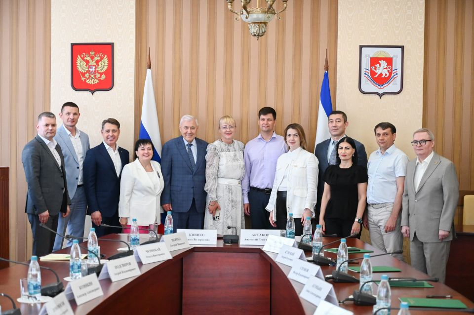 В Крыму подписано соглашение о проведении конкурса по финансовой грамотности среди студентов вузов «Знатоки финансового рынка» В Крыму подписано соглашение о проведении конкурса по финансовой грамотности среди студентов вузов «Знатоки финансового рынка»
