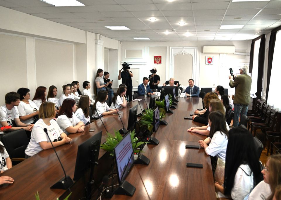 Ирина Кивико вручила награды победителям Всероссийского конкурса студенческих проектных работ по тематике российско-кубинских отношений и роли общественной дипломатии в их развитии Ирина Кивико вручила награды победителям Всероссийского конкурса студенческих проектных работ по тематике российско-кубинских отношений и роли общественной дипломатии в их развитии