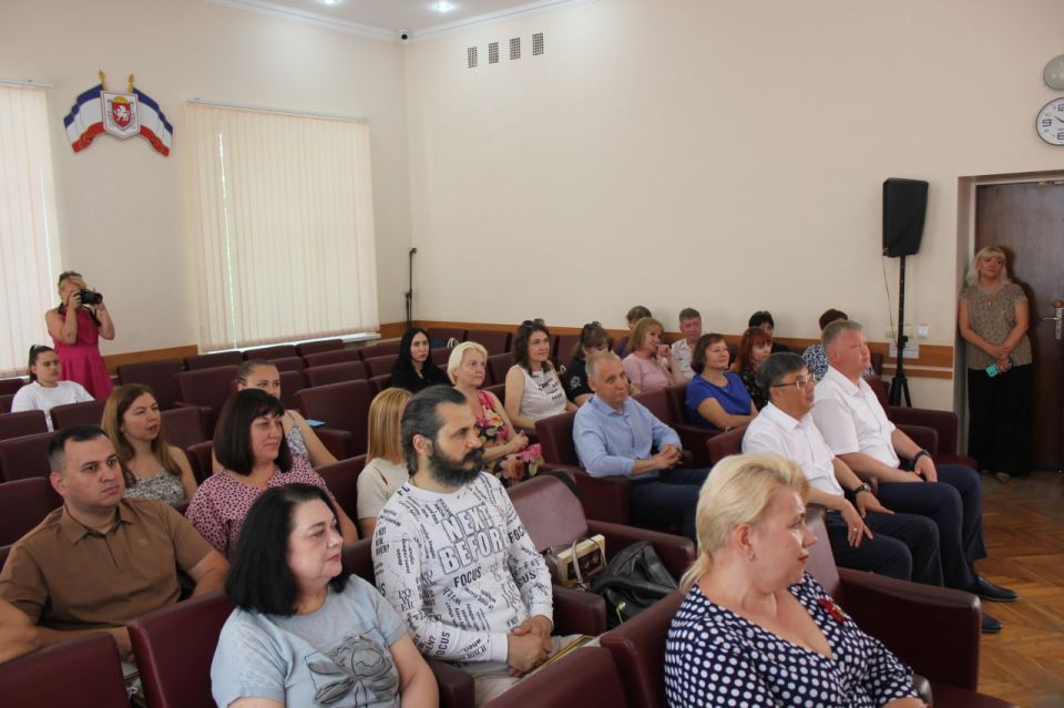 В преддверии профессионального праздника совместно с Главой муниципального образования Иваном Козыревым вручили заслуженные награды социальным работникам Феодосийского округа В преддверии профессионального праздника совместно с Главой муниципального образования Иваном Козыревым вручили заслуженные награды социальным работникам Феодосийского округа
