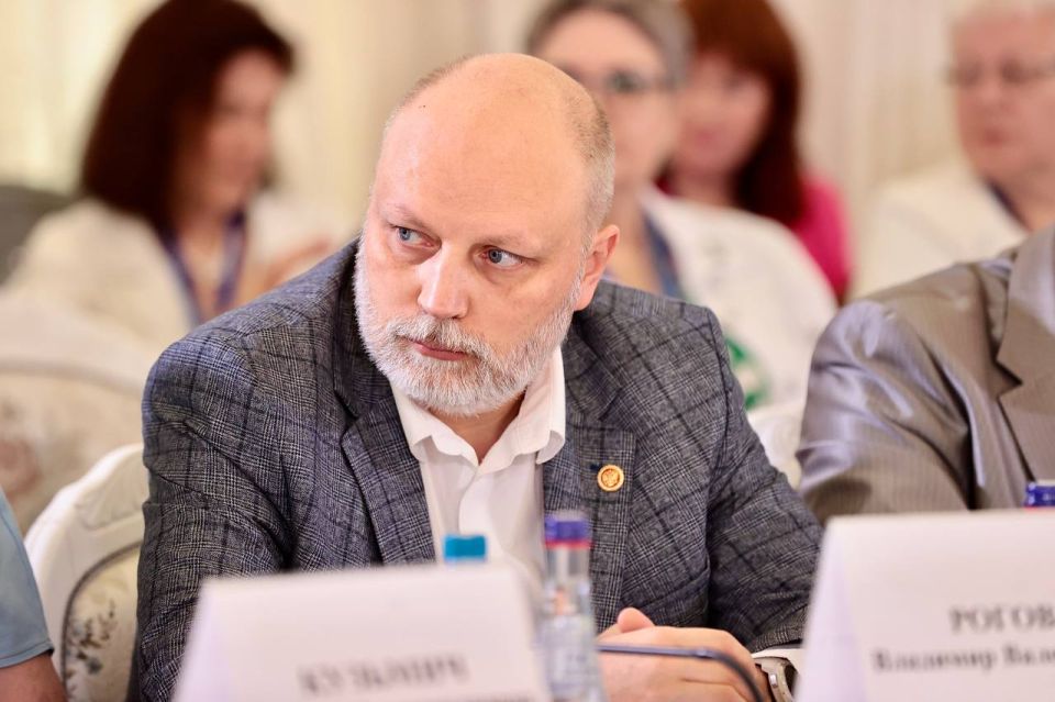 На заседании Ливадийского клуба, посвященном актуальной теме: «Россия на западном направлении: стратегическая оборона или стратегическое наступление?», политики, общественные деятели и эксперты из различных регионов России... На заседании Ливадийского клуба, посвященном актуальной теме: «Россия на западном направлении: стратегическая оборона или стратегическое наступление?», политики, общественные деятели и эксперты из различных регионов России...