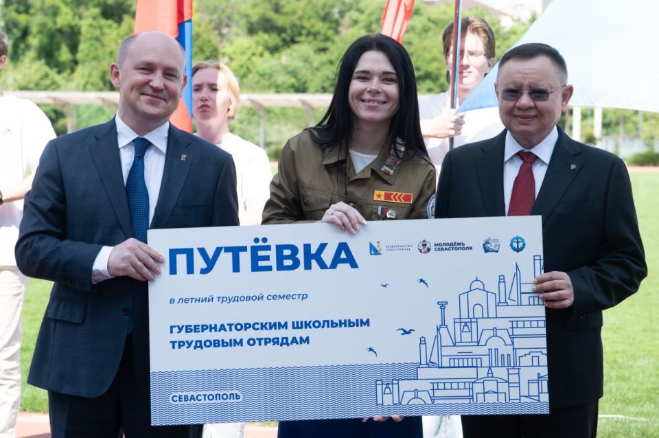 Глава Минстроя Ирек Файзуллин посетил Республику Крым, Севастополь и воссоединенные регионы Глава Минстроя Ирек Файзуллин посетил Республику Крым, Севастополь и воссоединенные регионы