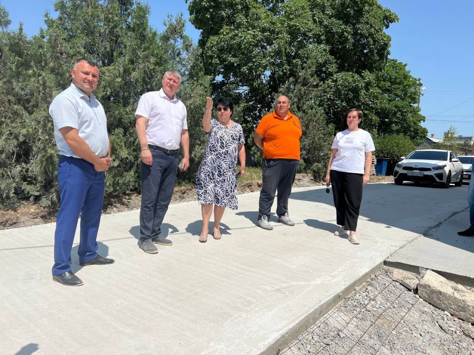 Далее, гости проверили, как проходит капитальный ремонт внутренних помещений 3-го этажа в школе № 7. После чего, парламентарий совместно с руководством города осмотрел, как проходит установка модульного пищеблока на... Далее, гости проверили, как проходит капитальный ремонт внутренних помещений 3-го этажа в школе № 7. После чего, парламентарий совместно с руководством города осмотрел, как проходит установка модульного пищеблока на...