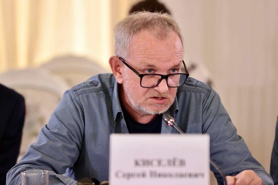 На заседании Ливадийского клуба, посвященном актуальной теме: «Россия на западном направлении: стратегическая оборона или стратегическое наступление?», политики, общественные деятели и эксперты из различных регионов России... На заседании Ливадийского клуба, посвященном актуальной теме: «Россия на западном направлении: стратегическая оборона или стратегическое наступление?», политики, общественные деятели и эксперты из различных регионов России...