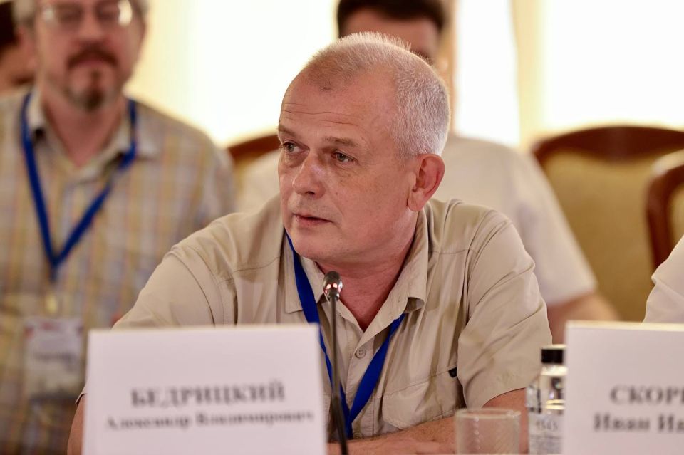 На заседании Ливадийского клуба, посвященном актуальной теме: «Россия на западном направлении: стратегическая оборона или стратегическое наступление?», политики, общественные деятели и эксперты из различных регионов России... На заседании Ливадийского клуба, посвященном актуальной теме: «Россия на западном направлении: стратегическая оборона или стратегическое наступление?», политики, общественные деятели и эксперты из различных регионов России...