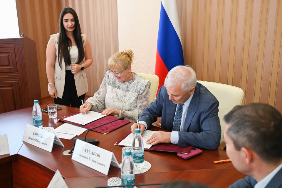 В Крыму подписано соглашение о проведении конкурса по финансовой грамотности среди студентов вузов «Знатоки финансового рынка» В Крыму подписано соглашение о проведении конкурса по финансовой грамотности среди студентов вузов «Знатоки финансового рынка»