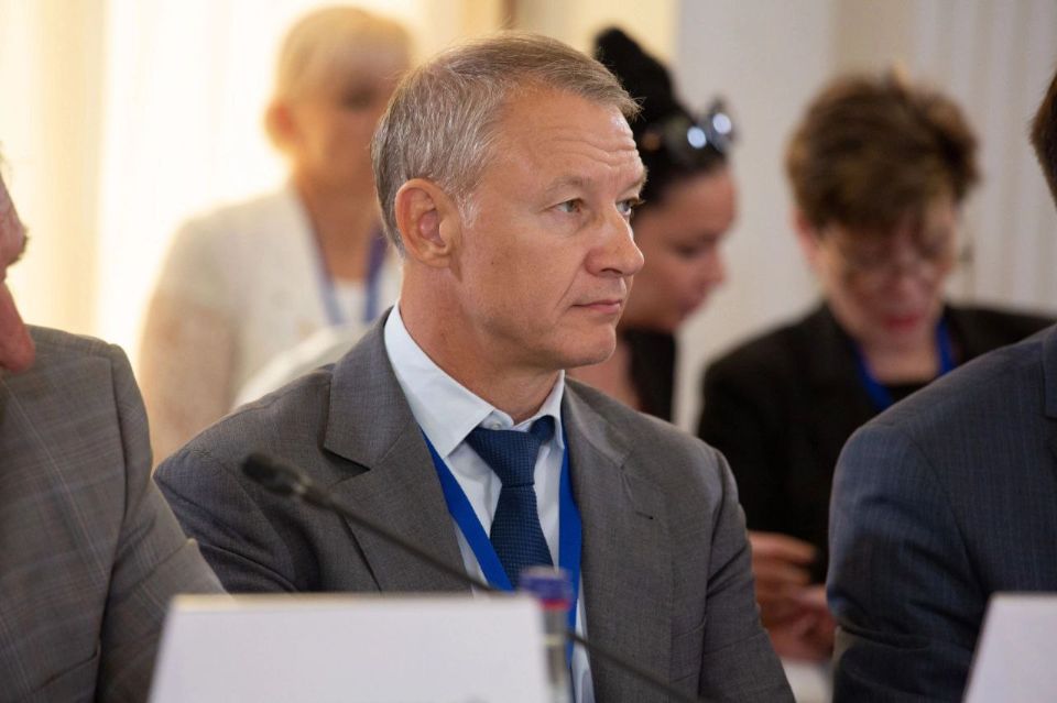 Владимир Константинов: Пленарное заседание Ливадийского клуба в рамках XVIII Международного фестиваля «Великое русское слово» проходит в непростой геополитической обстановке, в условиях СВО Владимир Константинов: Пленарное заседание Ливадийского клуба в рамках XVIII Международного фестиваля «Великое русское слово» проходит в непростой геополитической обстановке, в условиях СВО