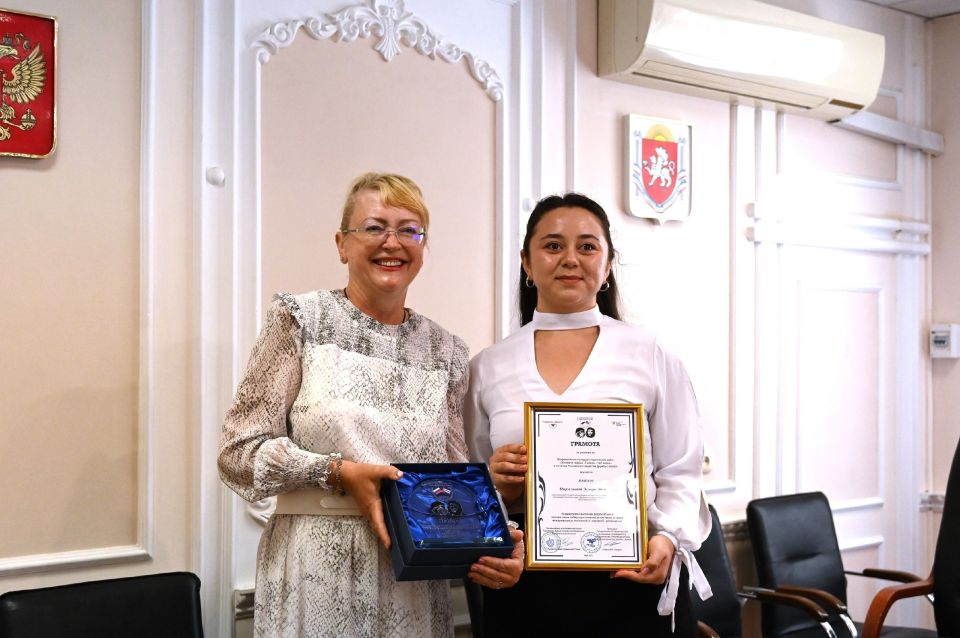 Ирина Кивико вручила награды победителям Всероссийского конкурса студенческих проектных работ по тематике российско-кубинских отношений и роли общественной дипломатии в их развитии Ирина Кивико вручила награды победителям Всероссийского конкурса студенческих проектных работ по тематике российско-кубинских отношений и роли общественной дипломатии в их развитии