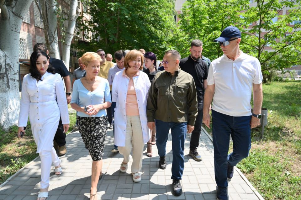 Глава Минстроя Ирек Файзуллин посетил Республику Крым, Севастополь и воссоединенные регионы Глава Минстроя Ирек Файзуллин посетил Республику Крым, Севастополь и воссоединенные регионы