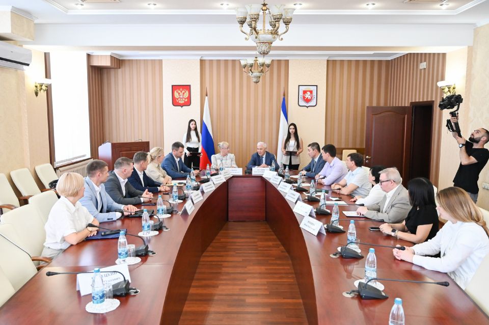 В Крыму подписано соглашение о проведении конкурса по финансовой грамотности среди студентов вузов «Знатоки финансового рынка» В Крыму подписано соглашение о проведении конкурса по финансовой грамотности среди студентов вузов «Знатоки финансового рынка»