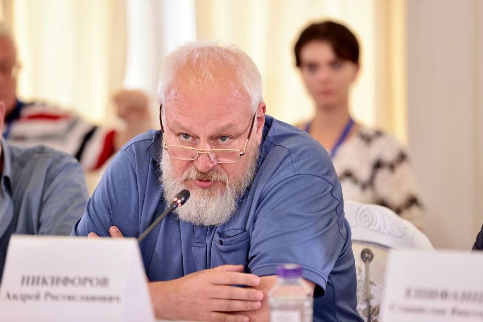 На заседании Ливадийского клуба, посвященном актуальной теме: «Россия на западном направлении: стратегическая оборона или стратегическое наступление?», политики, общественные деятели и эксперты из различных регионов России... На заседании Ливадийского клуба, посвященном актуальной теме: «Россия на западном направлении: стратегическая оборона или стратегическое наступление?», политики, общественные деятели и эксперты из различных регионов России...