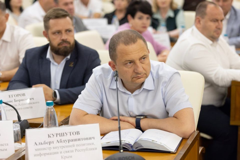 Сергей Аксёнов: В ходе совещания с главами администраций муниципальных образований обсудили работу с обращениями граждан Сергей Аксёнов: В ходе совещания с главами администраций муниципальных образований обсудили работу с обращениями граждан