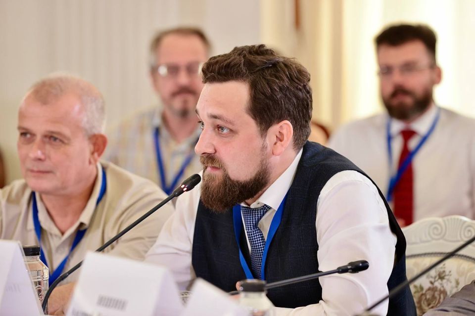 На заседании Ливадийского клуба, посвященном актуальной теме: «Россия на западном направлении: стратегическая оборона или стратегическое наступление?», политики, общественные деятели и эксперты из различных регионов России... На заседании Ливадийского клуба, посвященном актуальной теме: «Россия на западном направлении: стратегическая оборона или стратегическое наступление?», политики, общественные деятели и эксперты из различных регионов России...