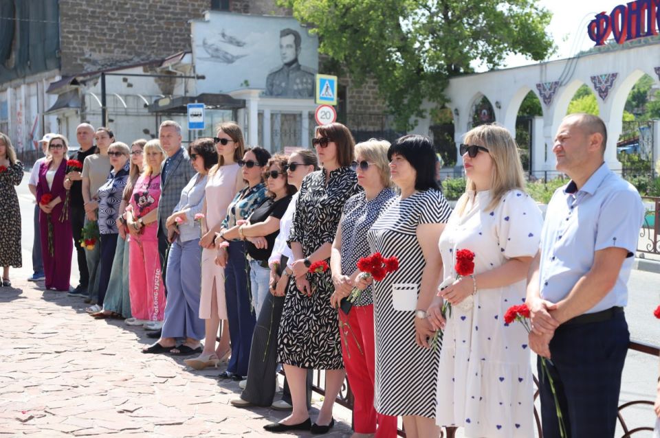 В рамках проведения XVIII Международного фестиваля "Великое русское слово" у памятника А.С. Пушкину состоялся торжественный митинг В рамках проведения XVIII Международного фестиваля "Великое русское слово" у памятника А.С. Пушкину состоялся торжественный митинг