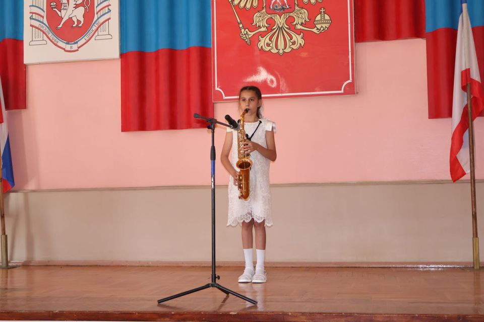 Денис Олейник: Сегодня в рамках торжественного мероприятия совместно с председателем Раздольненского районного совета Татьяной Вышинской и заместителем главы Администрации Раздольненского района Ольгой Ломоносовой поздравили... Денис Олейник: Сегодня в рамках торжественного мероприятия совместно с председателем Раздольненского районного совета Татьяной Вышинской и заместителем главы Администрации Раздольненского района Ольгой Ломоносовой поздравили...