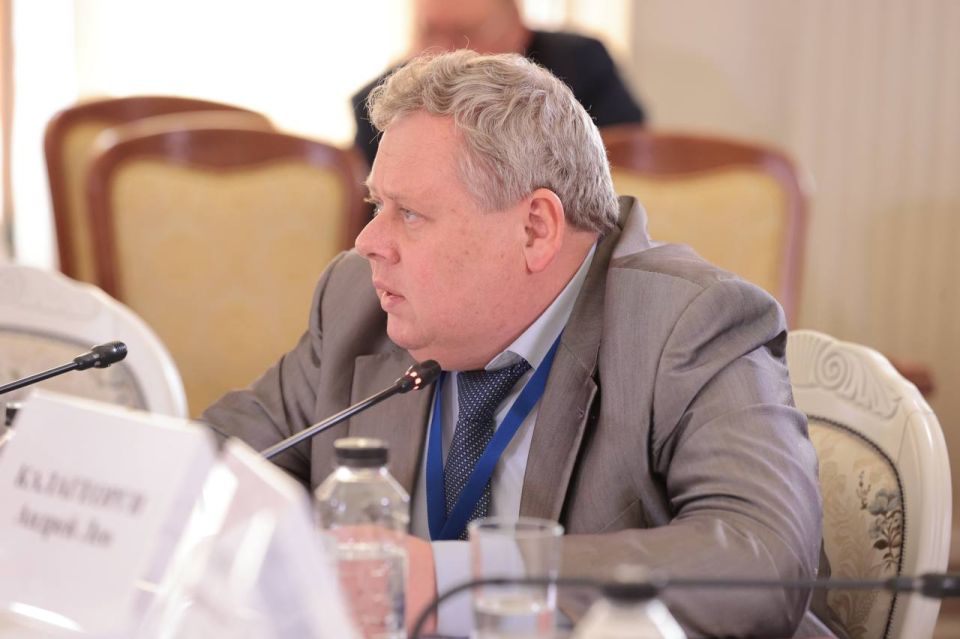 На заседании Ливадийского клуба, посвященном актуальной теме: «Россия на западном направлении: стратегическая оборона или стратегическое наступление?», политики, общественные деятели и эксперты из различных регионов России... На заседании Ливадийского клуба, посвященном актуальной теме: «Россия на западном направлении: стратегическая оборона или стратегическое наступление?», политики, общественные деятели и эксперты из различных регионов России...